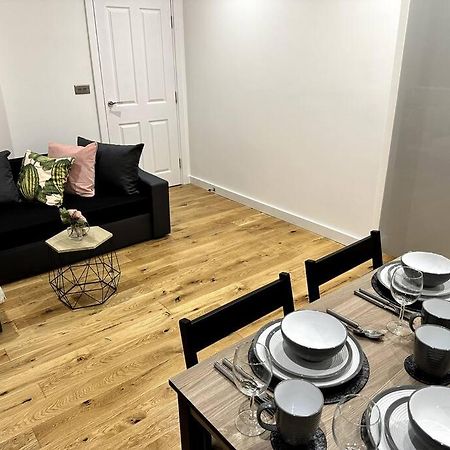 Spacious And Elegant Apartment เบอร์มิงแฮม ภายนอก รูปภาพ