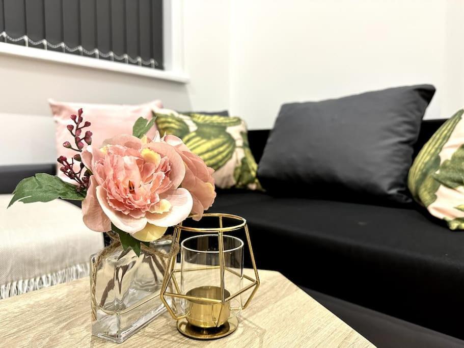 Spacious And Elegant Apartment เบอร์มิงแฮม ภายนอก รูปภาพ
