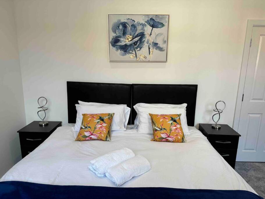 Spacious And Elegant Apartment เบอร์มิงแฮม ภายนอก รูปภาพ