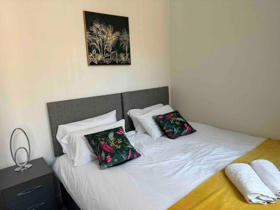Spacious And Elegant Apartment เบอร์มิงแฮม ภายนอก รูปภาพ