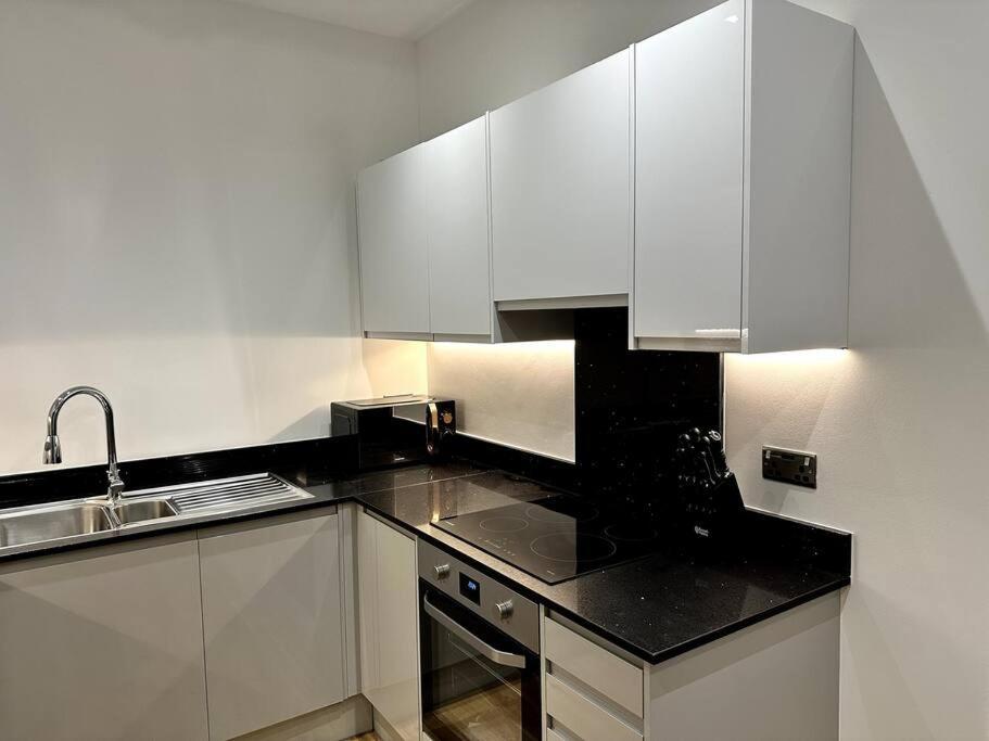 Spacious And Elegant Apartment เบอร์มิงแฮม ภายนอก รูปภาพ