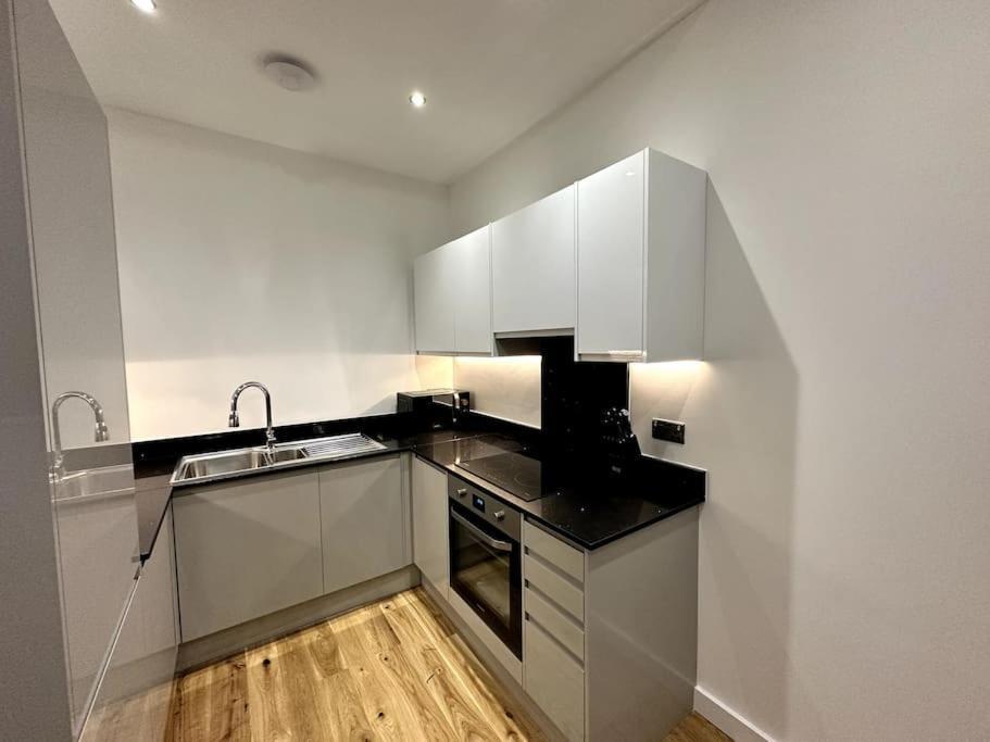 Spacious And Elegant Apartment เบอร์มิงแฮม ภายนอก รูปภาพ