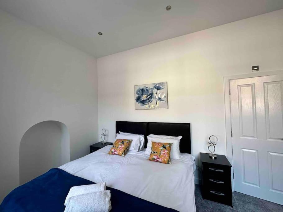 Spacious And Elegant Apartment เบอร์มิงแฮม ภายนอก รูปภาพ