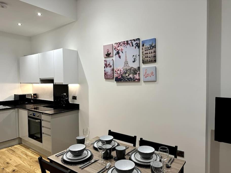 Spacious And Elegant Apartment เบอร์มิงแฮม ภายนอก รูปภาพ