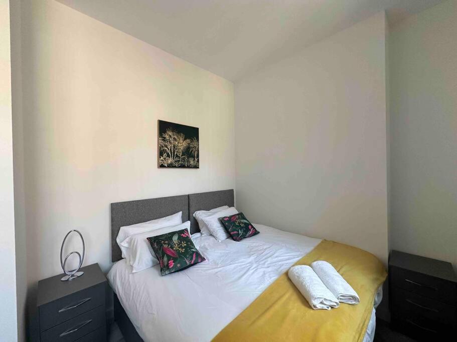 Spacious And Elegant Apartment เบอร์มิงแฮม ภายนอก รูปภาพ