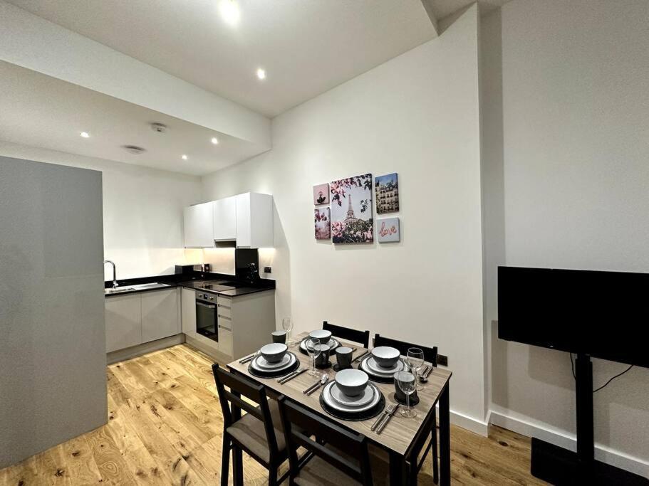 Spacious And Elegant Apartment เบอร์มิงแฮม ภายนอก รูปภาพ