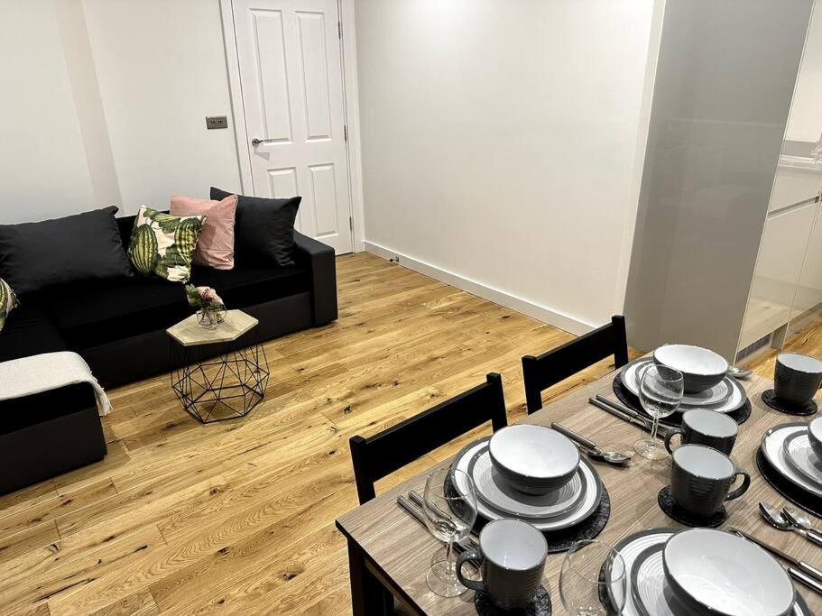 Spacious And Elegant Apartment เบอร์มิงแฮม ภายนอก รูปภาพ